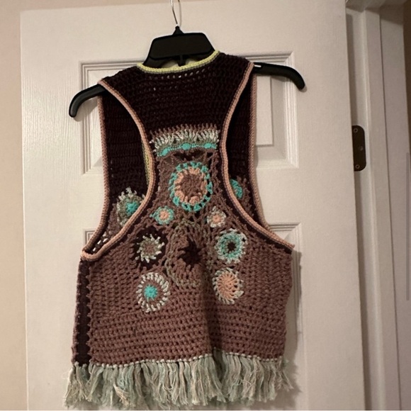 FREE PEOPLE DESERT ROSE CROCHET BOHO VEST HANDCRAFTED FRINGE HARD TO FIND BNWT - Picture 6 of 8